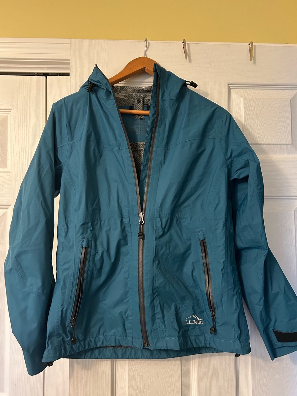 L.L.Bean Teal Hooded Misses XS Rain Jacket